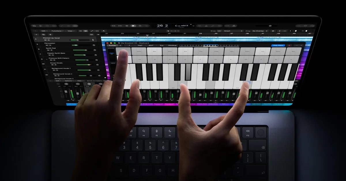 Una persona utiliza la pantalla táctil del nuevo MacBook Pro con PROLED XDR