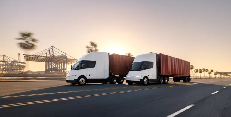 Tesla anuncia producción en volumen del Semi: el reto pasa del camión a la flota